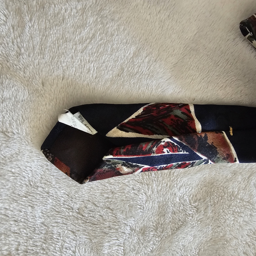 Oscar de la Renta Navy Silk Tie with Burgundy and Beige Abstract Pattern - Picture 4 of 6